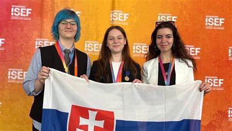 Študentky na eTwinning projekte 