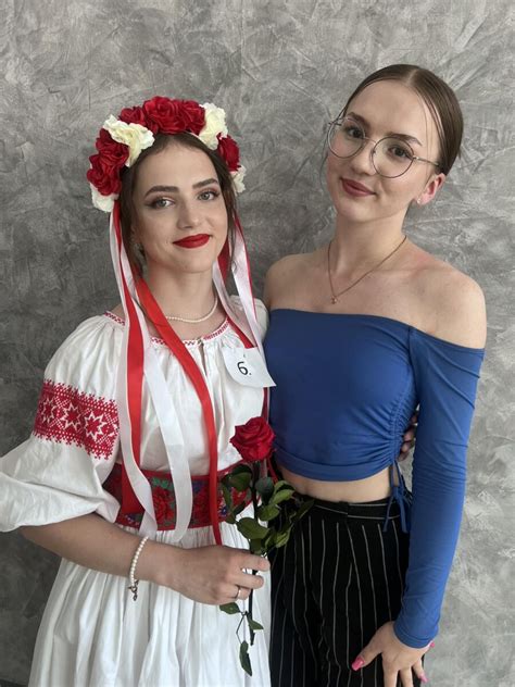 Žena so zapletanou korunkou v tradičnom folklórnom štýle