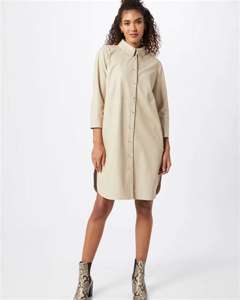 Rôzne dĺžky košeľových šiat: mini, midi, po kolená