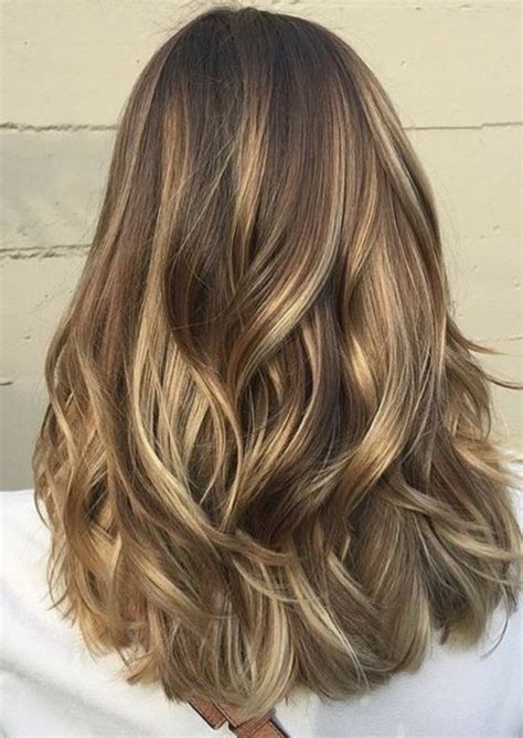Porovnanie balayage a tradičného fóliového melíru