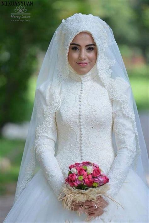 Nevesta s elegantným dlhým závojom