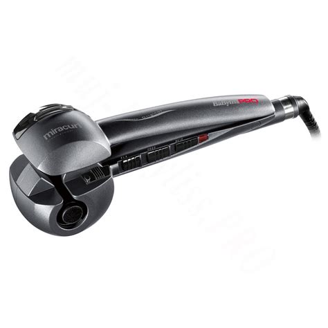 Žena s dokonale natočenými vlasmi pomocou automatickej kulmy BaByliss PRO Miracurl SteamTech
