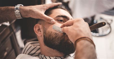 Profesionálna úprava brady v barbershope