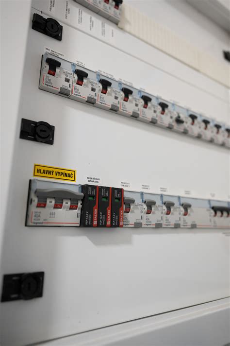 Zoznam firiem a služieb v oblasti elektroinštalácií