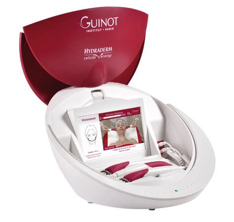 Žena podstupujúca ošetrenie tváre prístrojom Hydraderm Guinot