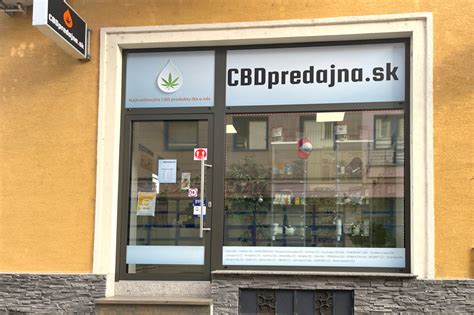 Sortiment prírodných šampónov v lekárni