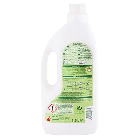 Ilustrácia jemnej bielizne s rastlinkou konope