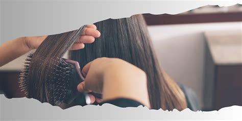 Žena podstupujúca vlasovú analýzu v salóne