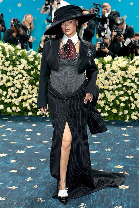 Rihanna s ikonickým krátkym asymetrickým účesom