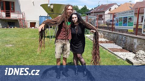 Jiřina Kocichová a jej dlhé dredy