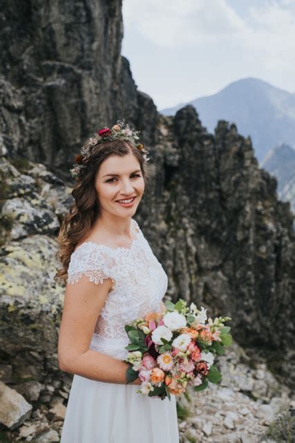 Svadobné kvety do vlasov podľa sezóny