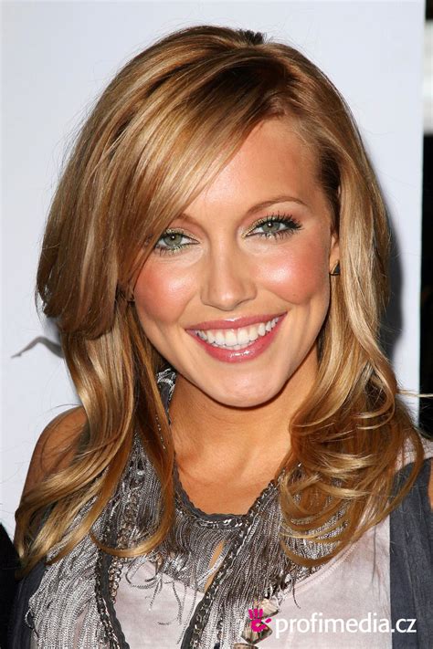 Účes Katie Cassidy - Voľné pramienky