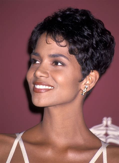 Pixie účes na Halle Berry