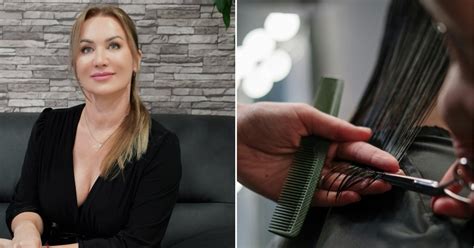 Kaderníčka vykonávajúca diagnostiku vlasov