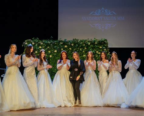 Interiér svadobného salónu Blonde Brunette s elegantnými šatami