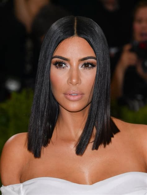 Kim Kardashian s účesom Glass Hair
