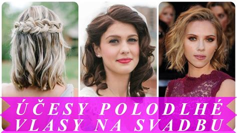 Polodlhé vlasy s jemnými plážovými vlnami