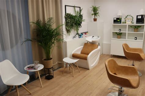 moderné pánske kaderníctvo a barber salón