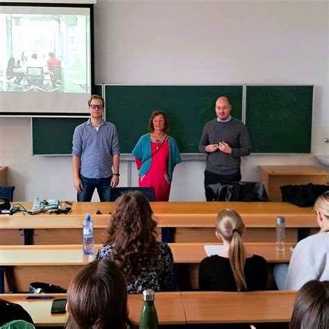 Atmosféra z odbornej diskusie a workshopu na fakulte