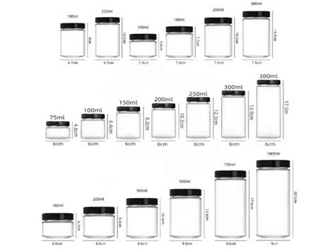 rôzne tvary a veľkosti nádob na šampóny