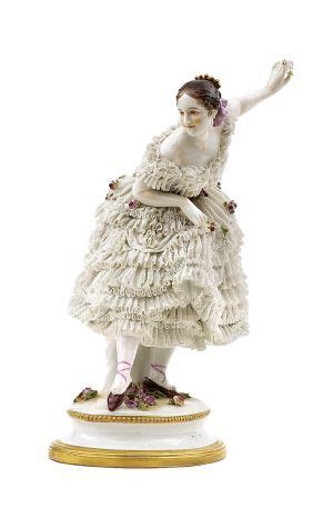 Tanečnica v dynamickej volánovej sukni