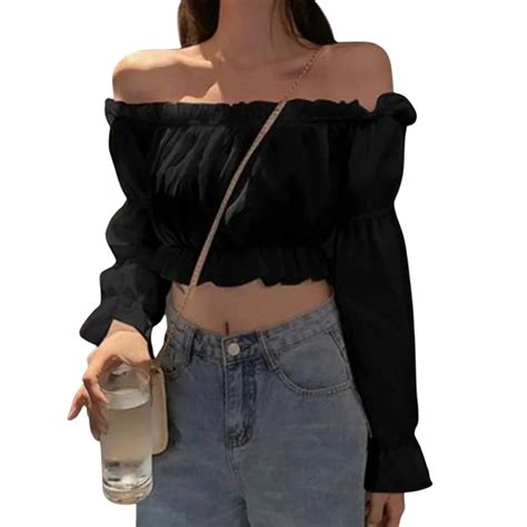 Dámska blúzka s volánikmi a odhalenými ramenami