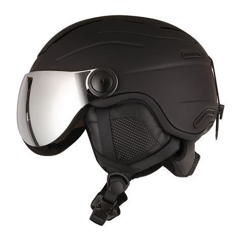 Porovnanie lyžiarskej prilby s okuliarmi a prilby so štítom