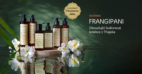 kolekcia hotelovej kozmetiky v kúpeľni