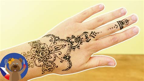 Tradičné indické vzory henny na rukách