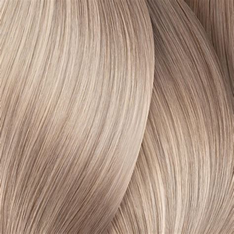 paleta odtieňov ľadovej blond na vlasoch
