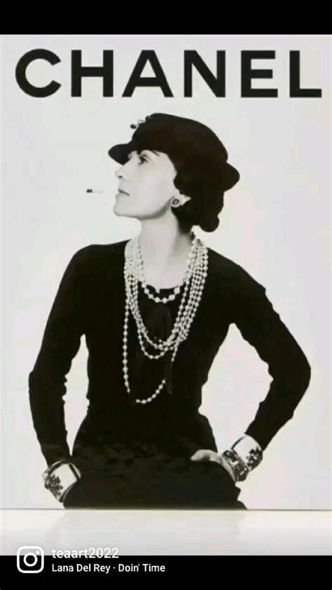 Coco Chanel s krátkym účesom