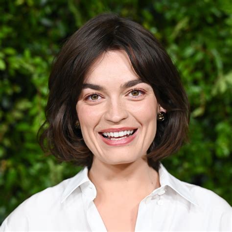 Emma Mackey s bob účesom