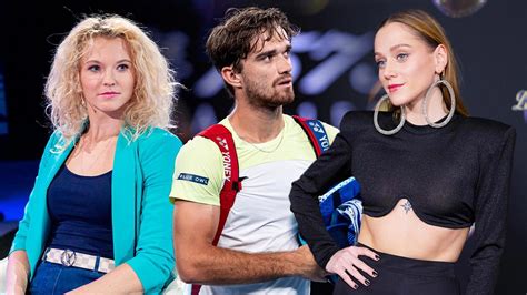 Emma Drobná s blond vlasmi