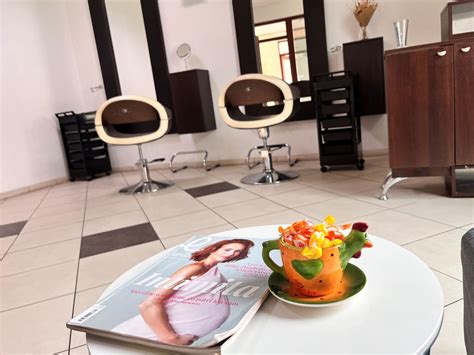 moderný kadernícky salón v centre mesta