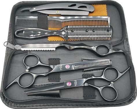 Ilustratívny obrázok kaderníckych nástrojov a salónneho prostredia