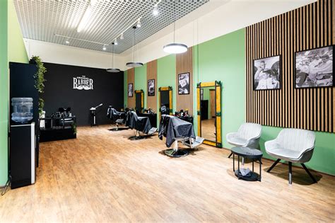 Interiér moderného barber shopu