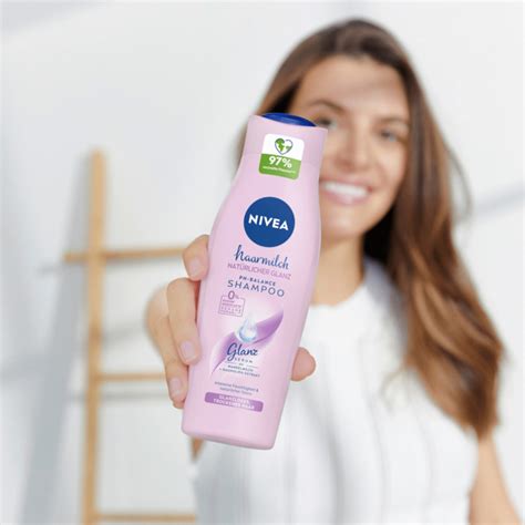 Infografika zobrazujúca 7 výhod kondicionéru NIVEA Hairmilk 7 Plus