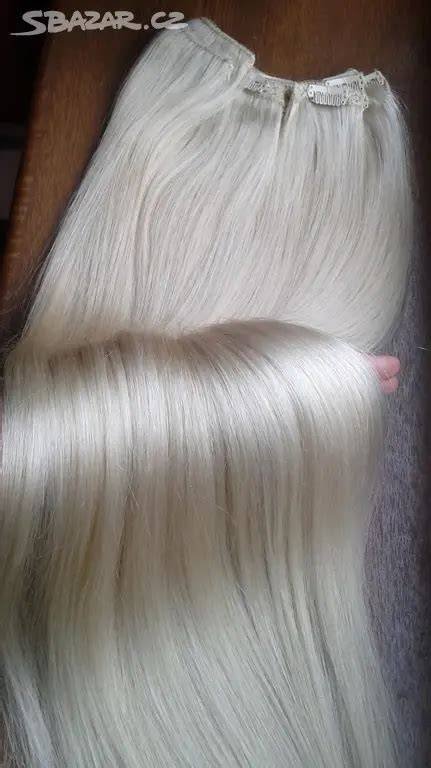 Kolekcia rôznych účesov pre platinové blond vlasy