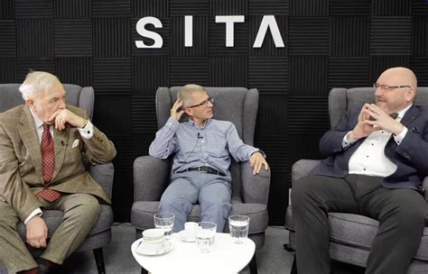 Chlapci pri tancovaní v štúdiu