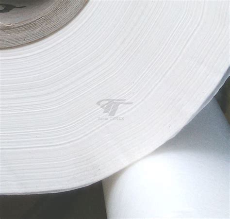 krajčírske náradie, papier na strihy a ceruzka