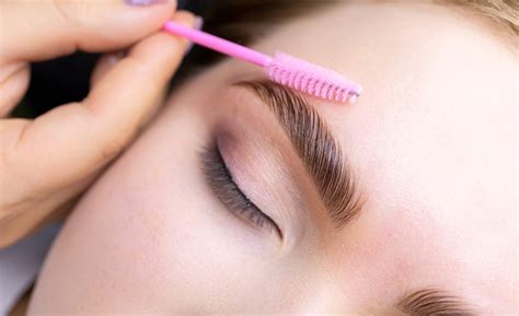 Lash lifting a laminácia obočia