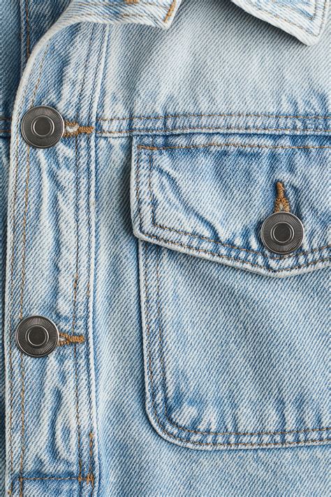 Schéma pánskeho strihu s krátkymi bokmi a dlhším vrchom