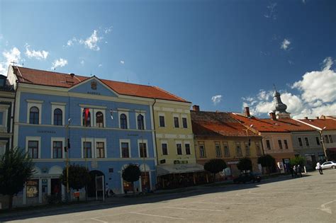 Pohľad na rušné Námestie Baníkov v Rožňave