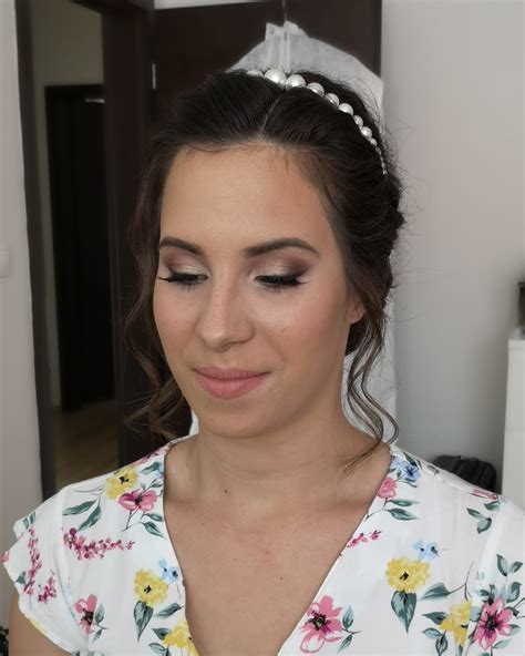 Detail svadobného líčenia nevesty