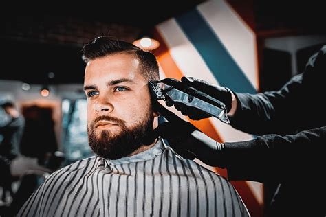 moderný pánsky strih v barber shope