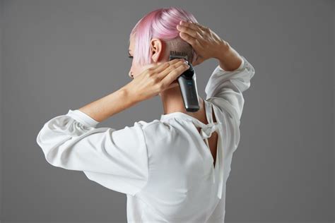 Detail profesionálnej kaderníckej práce a úpravy vlasov