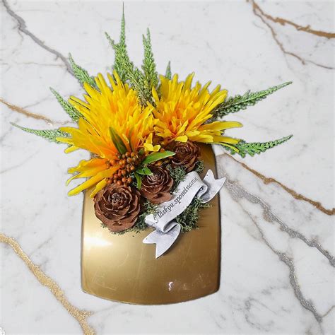 Hollywoodska vlna so zapletenou stužkou