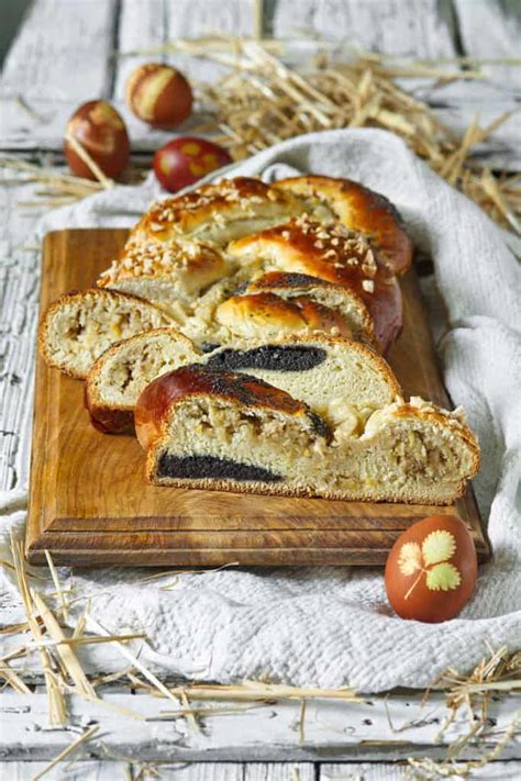 Šikmý vrkoč s tkanou stužkou