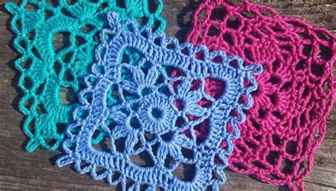 Háčkované babičkine štvorce v rôznych farbách