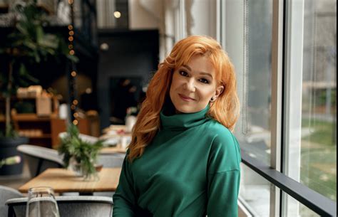 Herečka Helena Krajčiová s ryšavými vlasmi
